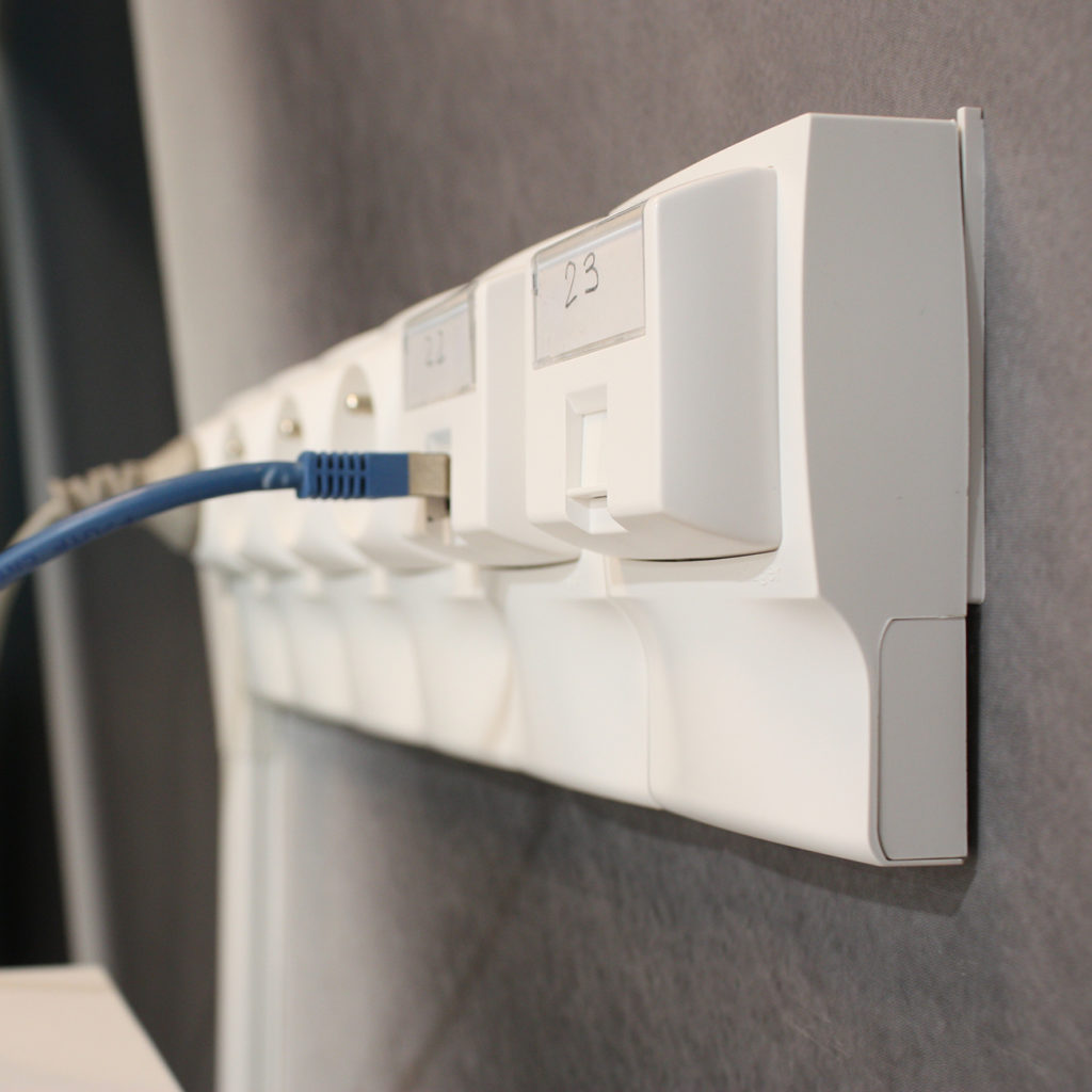 Prises RJ45 pour les réseaux des centres tertiaires