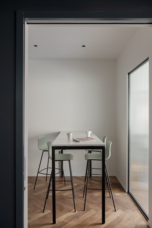 Coin cuisine à l'opposé du couloir