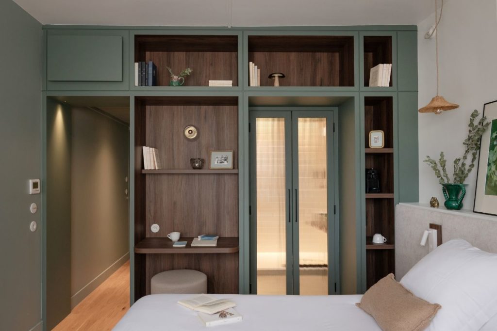 Chambre d'hôtel verte