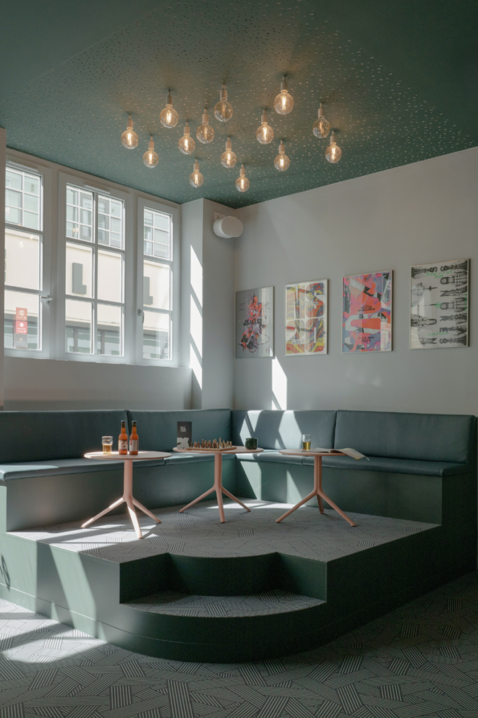 Coin déco cosy, bien éclairé par AC2R