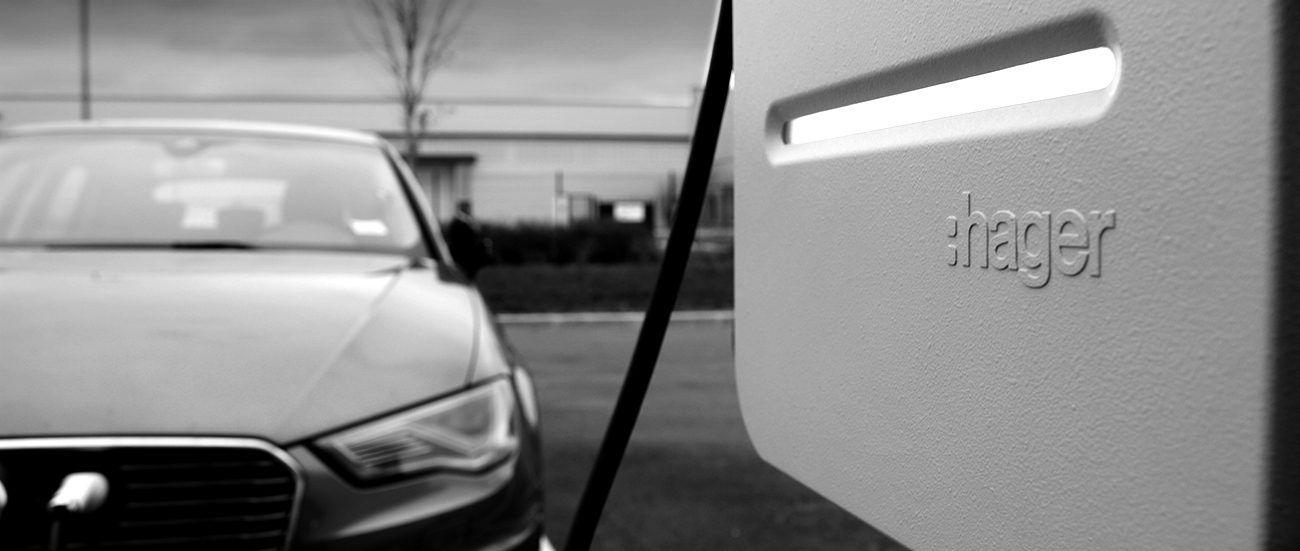 borne_hager Borne de recharge pour véhicule électrique installée par AC2R